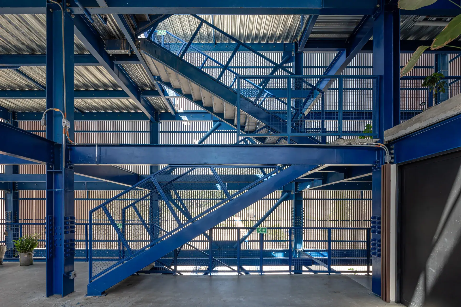 Estructura metálica modular interior del centro de atención Pacífico 1.